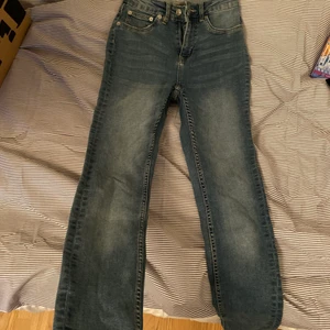 Blåa jeans!  - Ett bar blåa mörka jeans. Använder inte längre. Har gjort. Köpt från lager 157<3 ett par vanliga jeans