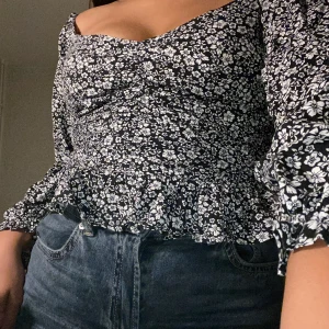 Blus från bik bok - Super snygg blus från bik bok! Säljer då jag aldrig har på mig den! Storlek: s 💕