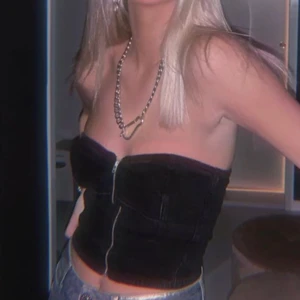 Fest topp - En av mina absolut favorit fest toppar med en dragkedja framtill!!!! Skit snygg och passar till absolut allt!!!!