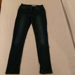 Jeans och tröja - Tröjan har jag knappt använt och jeansen har jag använt it mer än 3 gånger. 