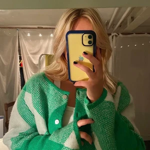 Stickad kofta - Stickad kofta från Zara som är i nyskick. Kommer inte till användning tyvärr. (Köpren står för frakt) 