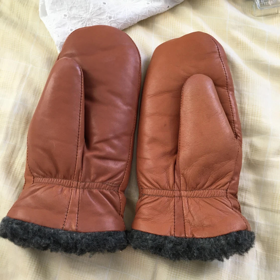 Bruna lädervantar  - 90