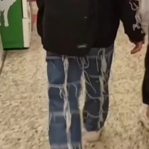 S - Jag har använt den 10 gg första bilden är hur den ser ut jag har klippt den föratt längden ska passa annars jättäfin och bra