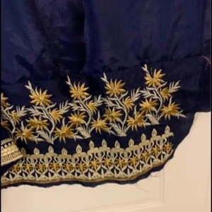 Kaftan.   Passar storlek 36 till 44 - Passar alla storlekar.  Ny.  Inte använt . Fin kvalitet tyg. Satin och chiffong   Tre delar .pris 200kr 