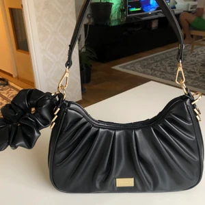 Axelväska - Helt ny väska från Ideal of Sweden. Jätte söt med fina detaljer. Frakt ingår inte💗