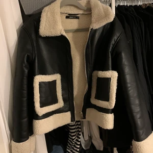 Jacka  - Snygg och varm jacka från Gina! 