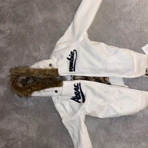 Pälsad zipup - Aldrig använd pälsad zip up