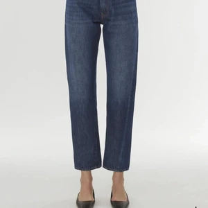 Toteme-Twisted seam denim dark blue wash - Helt nya toteme-jeans. Lappen sitter ännu kvar. Storlek 25/30