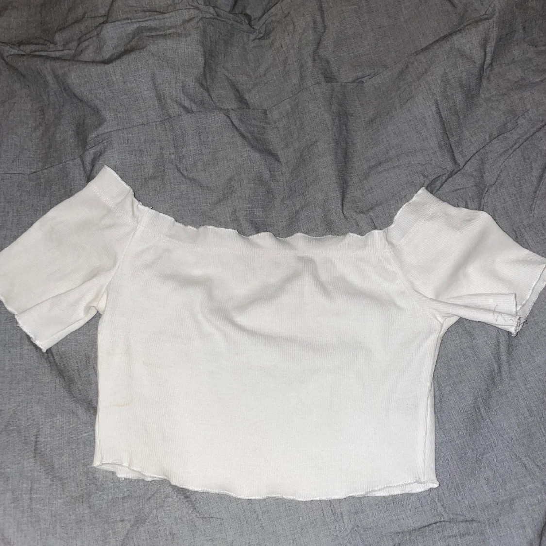 Kort vit tröja ❄️ offshoulder 