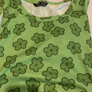 Jätte söt topp  - Jätte fin topp ifrån Shein men jätte bra kvalitet, har använt den ca 1 gång. Skriv för mer bilder eller frågor<33