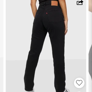 Levis jeans  - Säljer mina Levis jeans, helt nya använd en gång, säljer dom därför att dom är lite för korta för mig enligt min smak. Jag är 169cm och storleken på byxorna är w30 L28