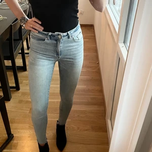 Bikbok Jeans  - Slimfit Jeans från bikbok i super stretch. 