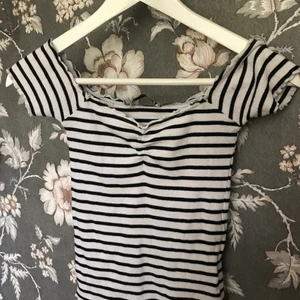 Randig t-shirt - Jätte fin randig t- shirt som är lite för stor för mig men jätte fin!🤍