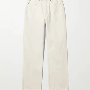 Weekday jeans - Jeans i färgen white från weekday men dem är lite mer off white. Har användt dom en gång men gillar inte hur dom sitter på mig💗