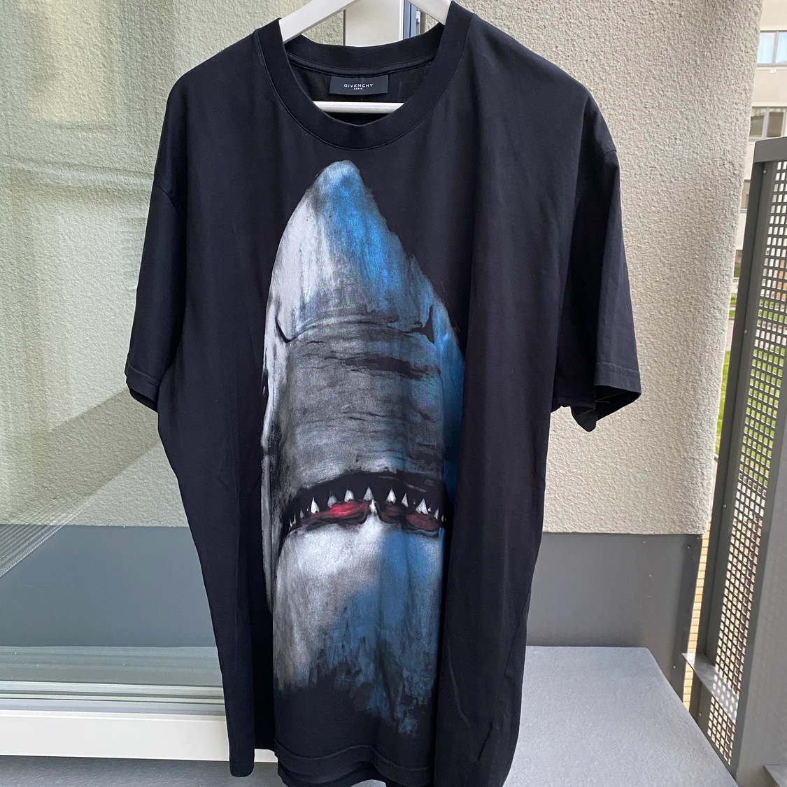 Givenchy shark tee - 90