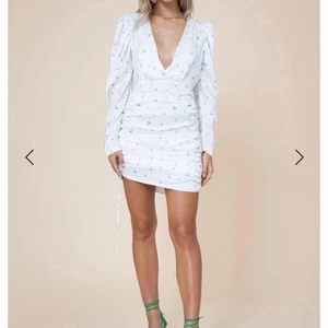 Adoore Amalfi Dress - White - Superfin adoore klänning i storlek 38. Helt ny endast använd vid ett tillfälle. 