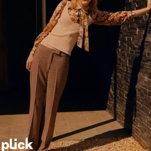 Kostymbyxor  - Säljer dessa LÅNGA och så fina kostymbyxorna från zara, använda fåtal gånger så i fint skick❤️ Nypris 399