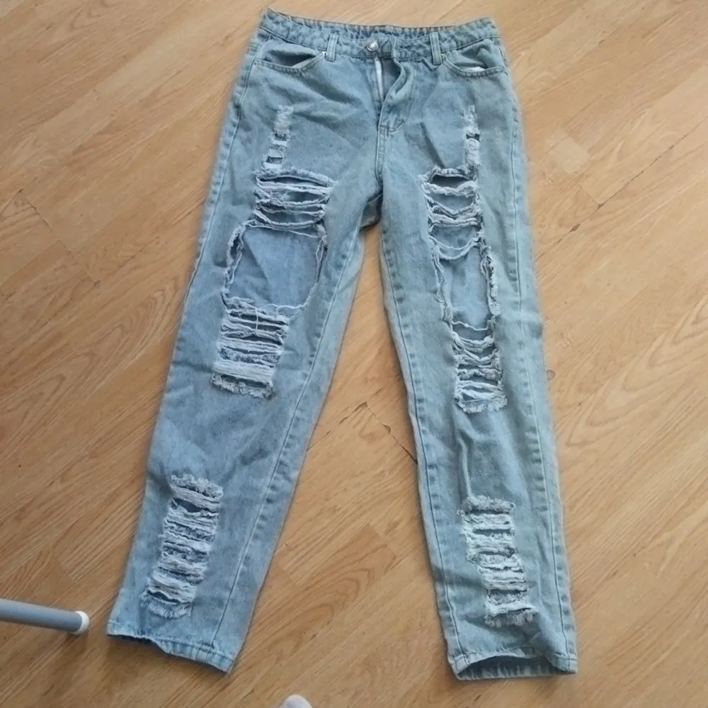 köpte försmå byxor trodde dom skulle passa men nej nej :) så säljer dom billigare bara dom kommer till användning . Jeans & Byxor.