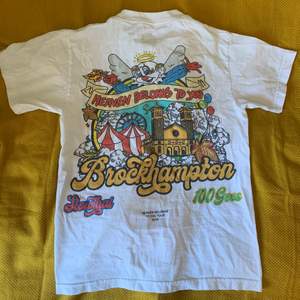 Säljer denna sjukt snygga t-shirt som är Brockhampton merch 🙌❤️ Denna går inte att köpa någonstans längre. Kan skicka fler bilder om det skulle önskas! 