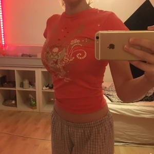 y2k tshirt  - glittrig och rhinestones på, barnstorlek men passar xs kanske s med mindre byst  