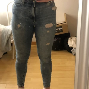 Skinny jeans  - Säljer mina superfina ljusblåa skinny jeans, super bra skick