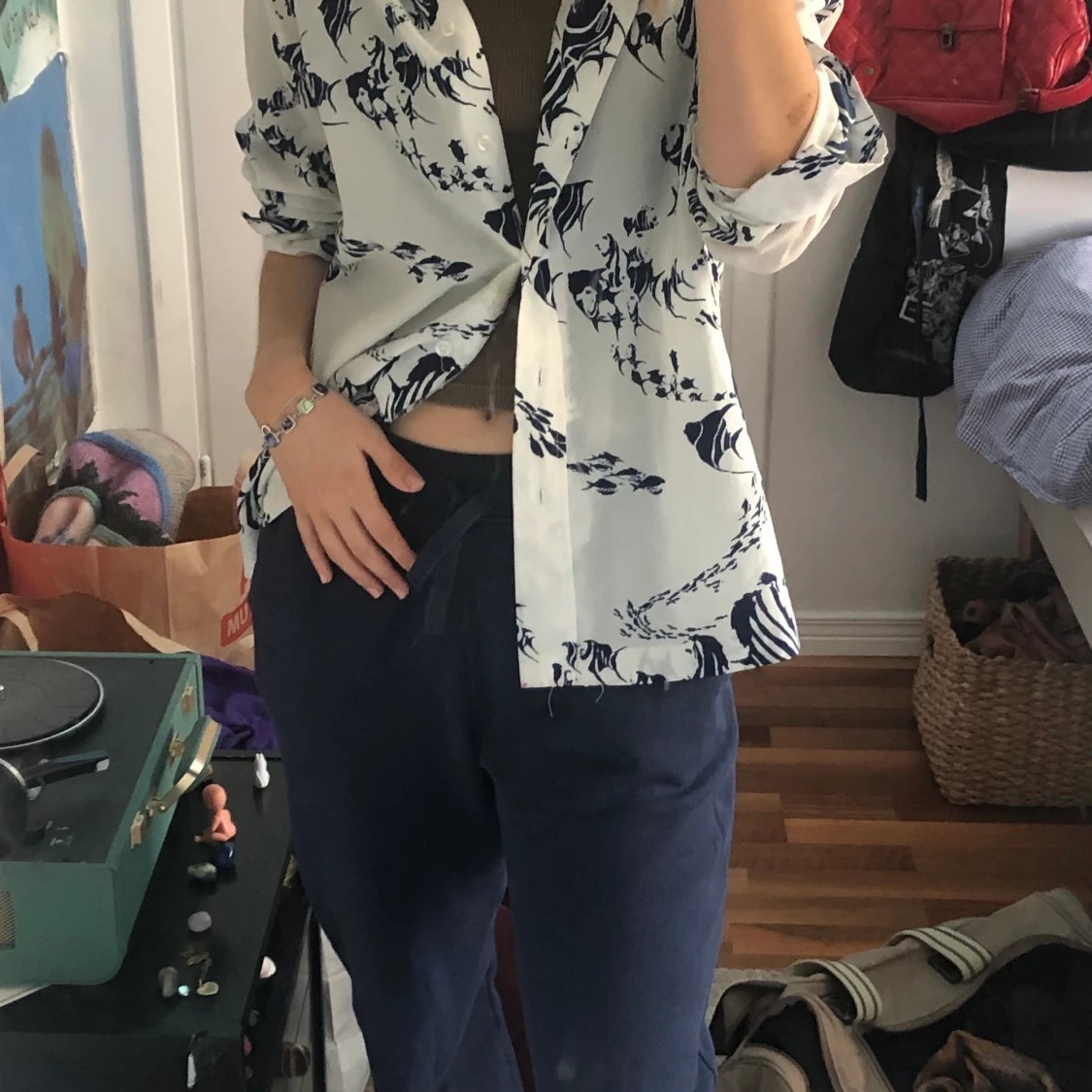 Vit blus med blått mönster - 90