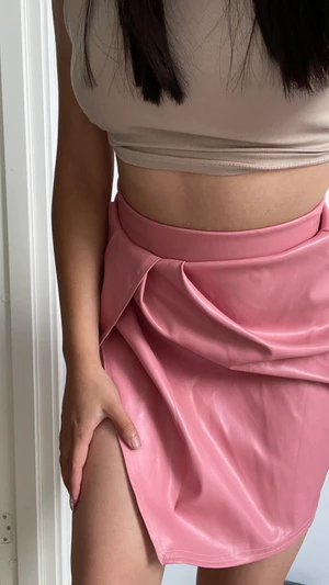 Kjol - Rosa läderkjol. Lappar kvar, storlek xs från Nelly. 40kr