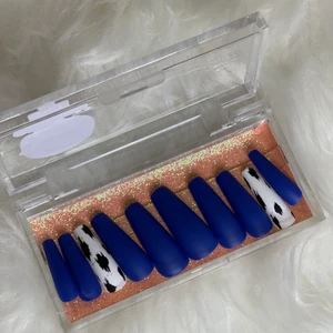 Customized press on nails  - Press On nails available in different colors Reusable, long lasting Comes with prep kit (mini file, mail tabs, cuticles, pusher and alcohol pads.