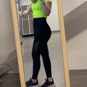 GYMSHARK TIGHTS  - Gymshark tights i fint skick, i storlek XS men de passar även S eftersom de är extremt stretchiga✨ Pris: 200kr + frakt 62kr! Hör av dig om hur har någon fråga eller är intresserad💗