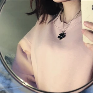 Halsband - Ett jättefint halsband jag inte längre använder 🌸 17kr frakt om du betalar via swish (inte spårbar)