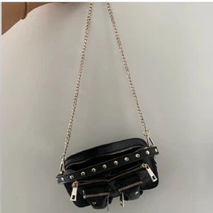 Nunno väska - Liten Nunnoväska som är i färgen blå (lånad bild) men om man vill ha egna bilder så tveka inte på att skriva! 