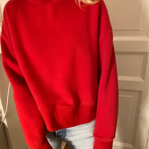 Zara - Fin huddie från zara köpt för typ 200 kr kommer nästan aldrig till användning därav säljer den💗💗(med luva)