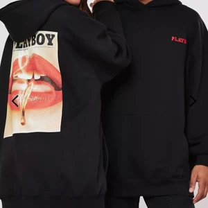 Playboy hoodie!! - Säljer min fina Playboy hoodie då den inte kommer till användning längre! Nypris: 600kr. Har en liten vit fläck på sig me inget man tänker på (se sista bild) strl 40 men passar alla. 