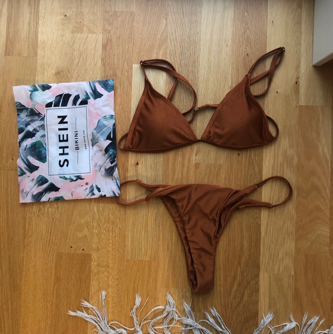 Brun bikini 