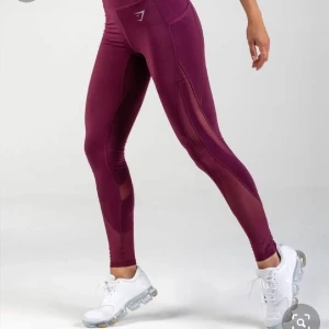 Gymshark träningstights - Helt nya strl xs. Nypris var 700kr säljes för 200kr budgivning går bra i kommentarerna om fler är intresserade. 