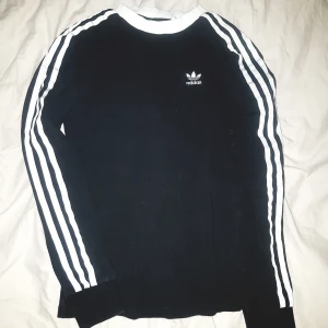 Tröja Adidas - Tröja från Adidas, sparsamt använd 🤗