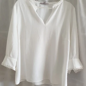 Vit blus - En vit blus från h&m, aldrig använd.