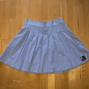 Tenniskjol - Jättesöt blå tenniskjol från Bershka! Helt oanvänd!💙 Pris: 100 kr + frakt