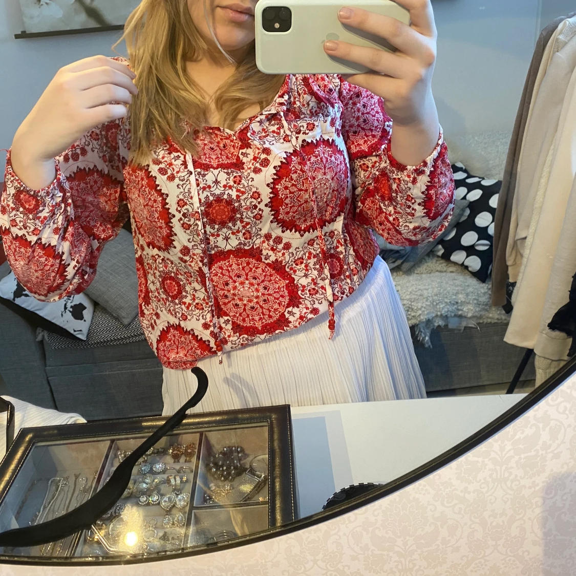 Rödvit blus från Only i storlek 38 - 90