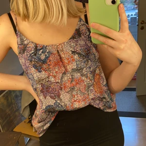 Somrigt linne - Säljer detta fina linne från HM för 30 kr + frakt💓 