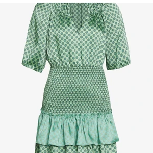 SÖKER SANDRO KLÄNNING  - SÖKER denna sandro kan betala mycket för den hör av er om ni har den💖