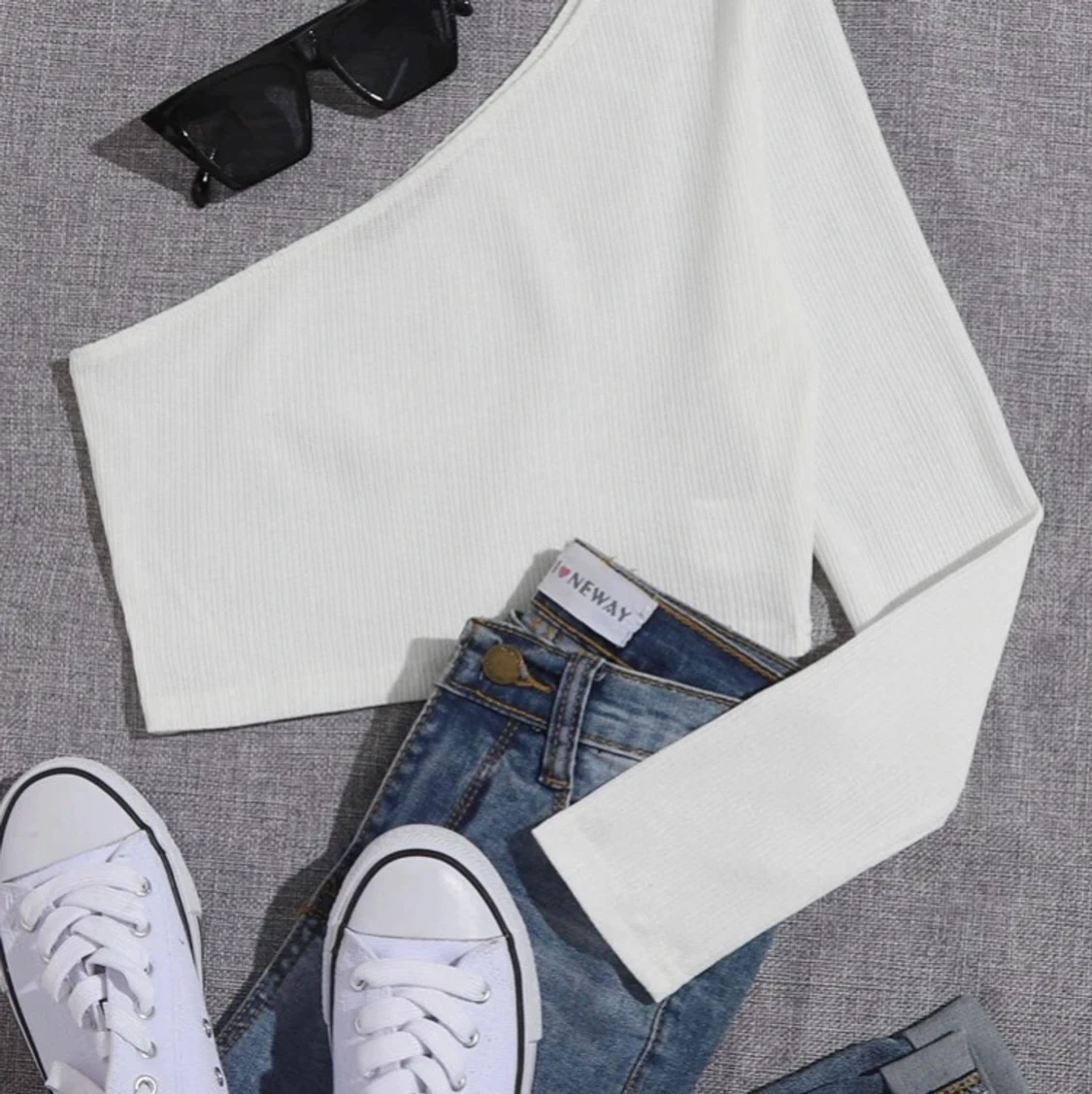 En sexig tröja för sommaren Size s priset kan diskuteras 