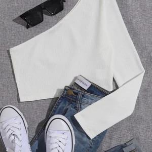 En sexig tröja för sommaren Size s priset kan diskuteras  - Tröjan är srl s passar som xs, säljer den för att jag beställde fel srl