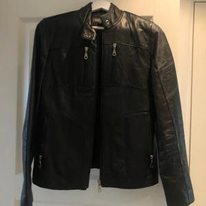 Skinnjacka Bikbok - Snygg bikerjacka i nyskick 