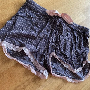 Pyjamasahorts - Plommonfärgade pyjamasshorts