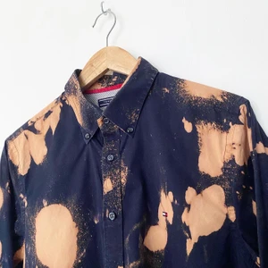 Tommy Hilfiger Remake  - Färgad Tommy Hilfiger skjorta 🔥