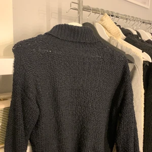 Stickad tröja - använd men bra skick, köpare står för frakt💕