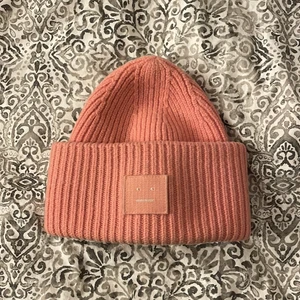 Rosa acne mösaa - Säljer denna super fina acne mössa 