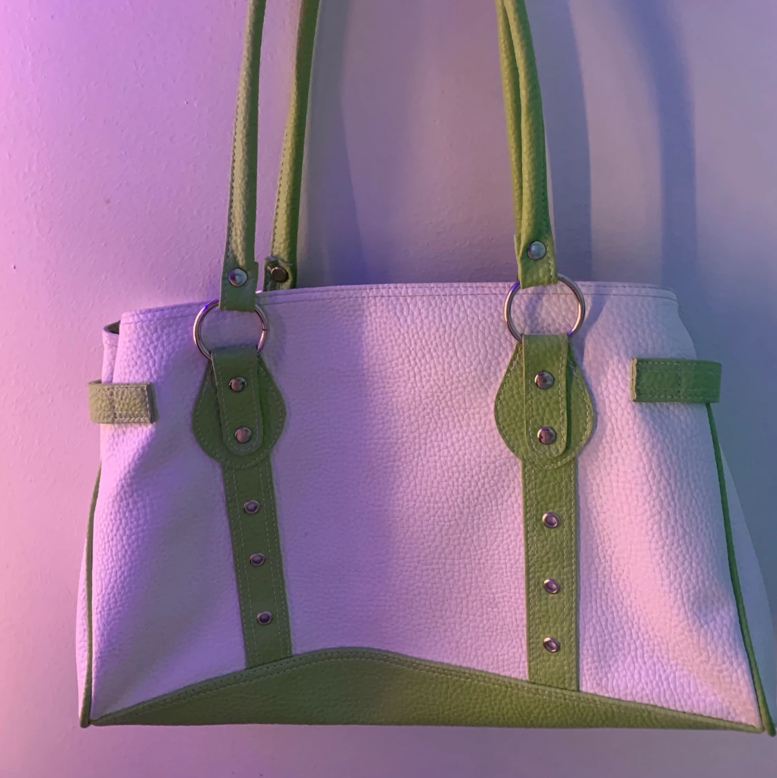 Grön vit väska  - 90