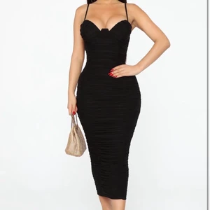 Black maxi corset dress 🖤 - Superfin svart klänning från Fashionnova, aldrig använd endast testad. Ordinariepris- $49.99 . Säljer för 300kr .